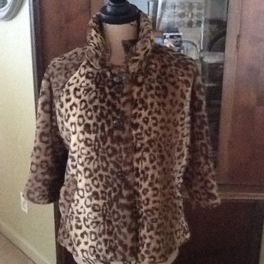 Dialogue faux leopard fur coat